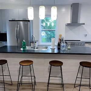 10 Minutes To Dt With Free Parking Apartment Longueuil