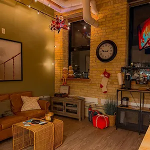 Apartment Heart Of The City: Cozy 2-bed Loft, Winnipeg